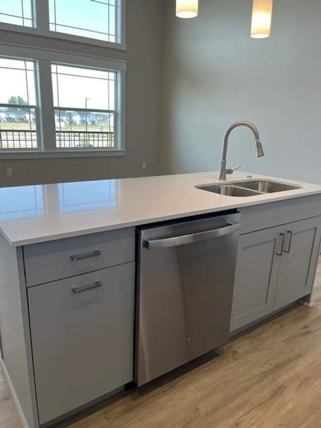 Building Photo - Just Completed Special! Easy - turn key Li...