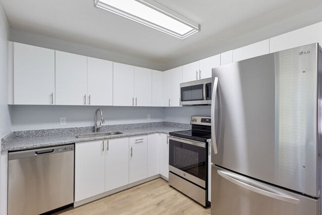 Building Photo - 2525 Forest Dr