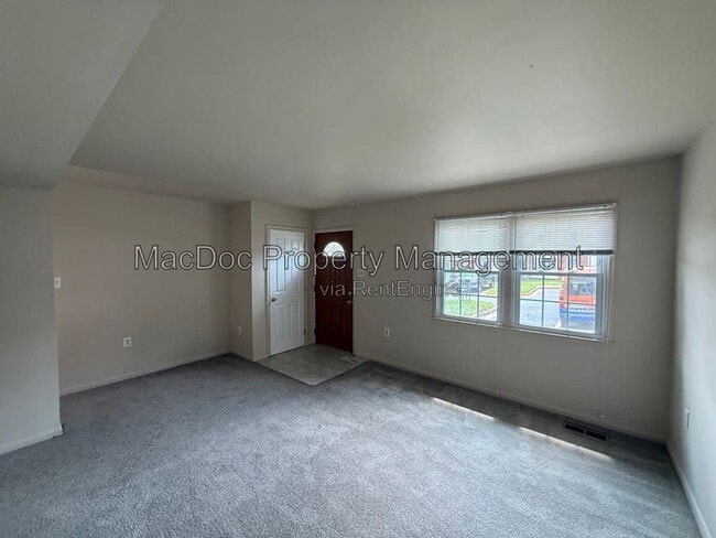 Building Photo - 14611 Earlham Ct