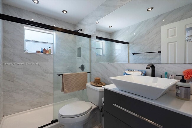 Building Photo - 250 NE 170th St