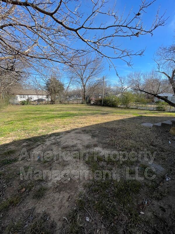 Building Photo - 2405 N Urbana Ave