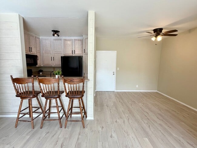 Building Photo - 2 Bed | 2 Bath Condo Near Pepperdine University – Gated Community with Ocean Views