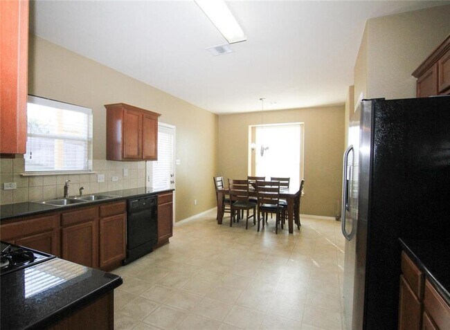 Building Photo - 2705 Overton St