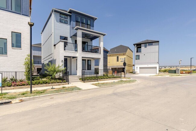Building Photo - 810 Resort Dr