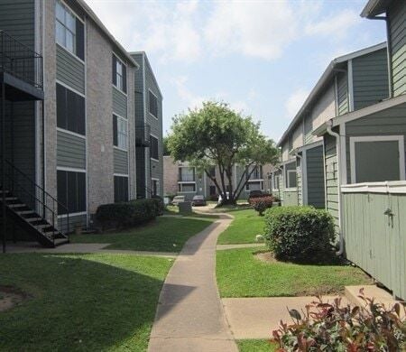 Building Photo - 10250 Lands End Dr