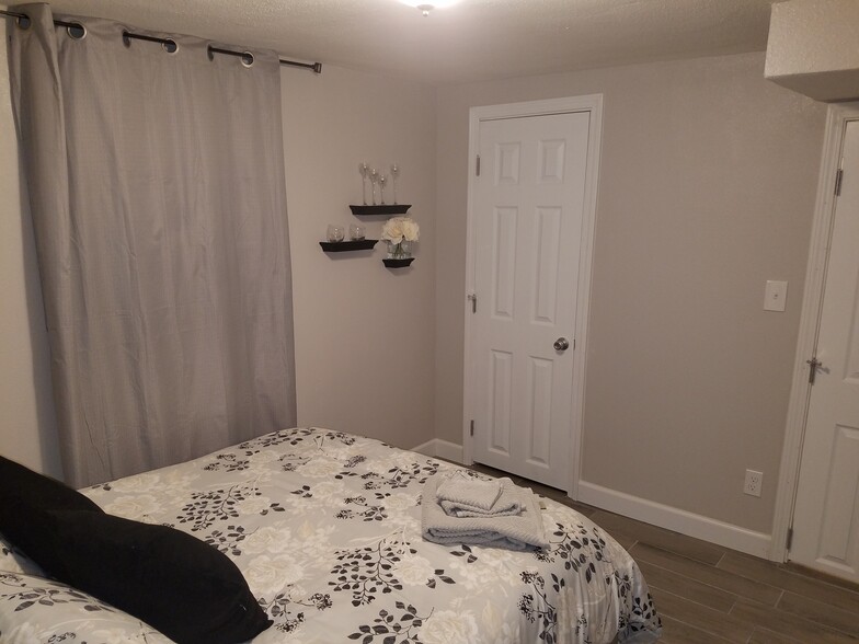 Building Photo - 2222 E 19th St