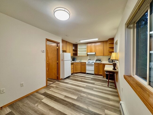 Building Photo - 9126 Wolfram Way