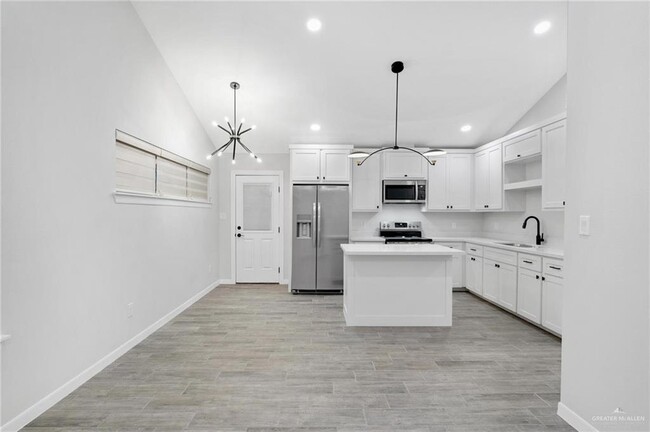 Building Photo - 15 N 15th Ln