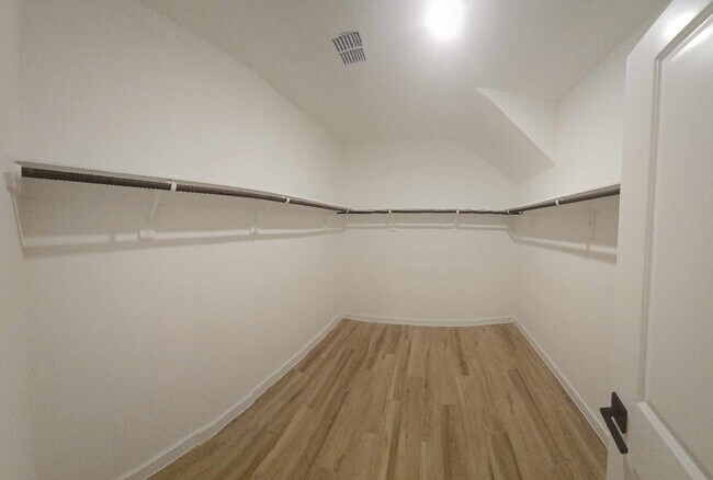 Building Photo - 8414 Bay Oaks Dr