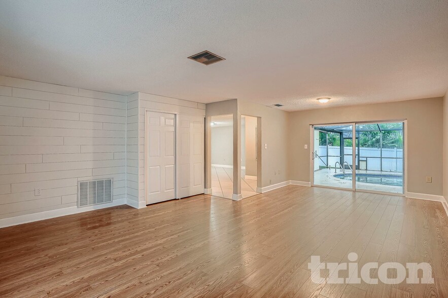 Building Photo - 215 Hillcrest Dr