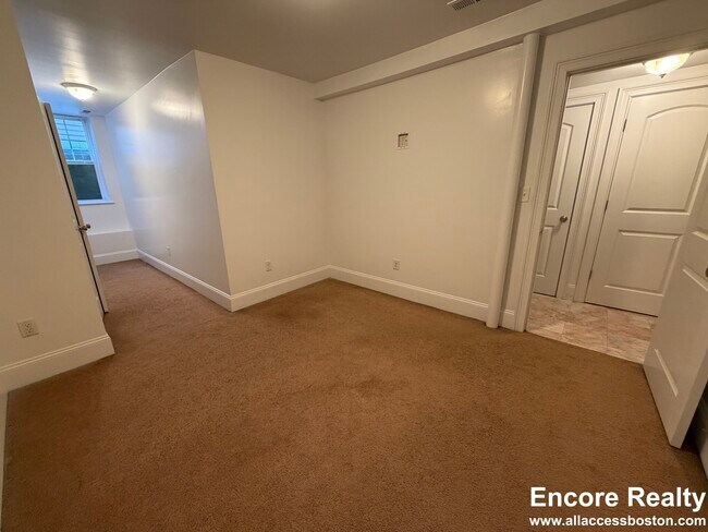 Building Photo - 157 M St