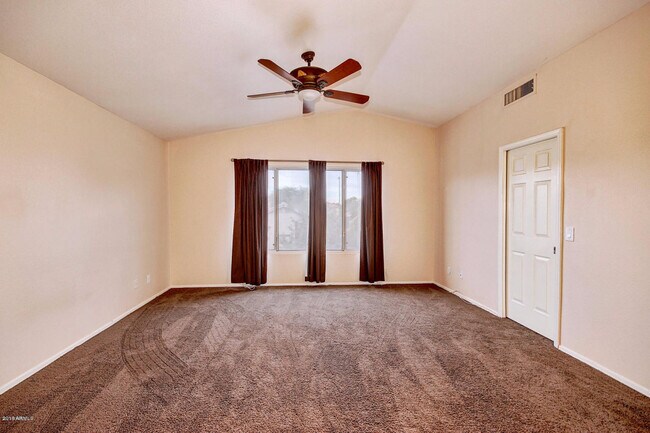 Building Photo - 886 W Bruce Ave