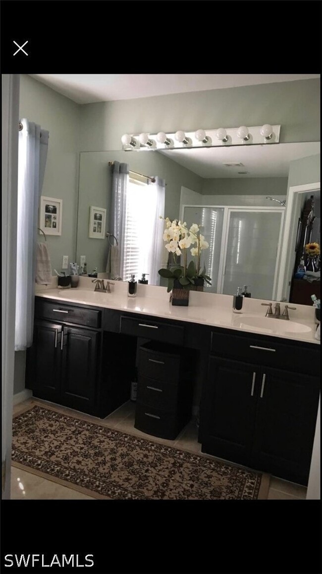 Building Photo - 884 Hampton Cir