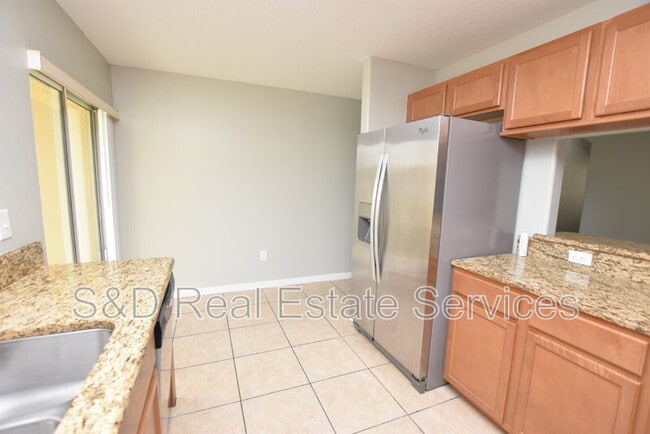 Building Photo - 515 Sandstone St