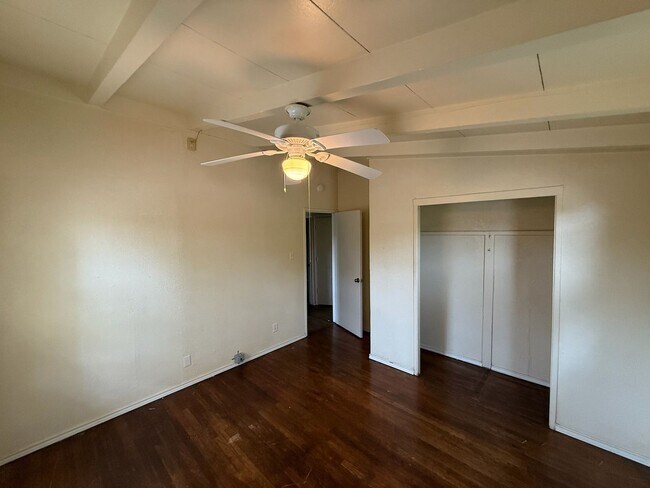 Building Photo - 2 Bed/ 1.5 Bath with a bonus area in Kille...