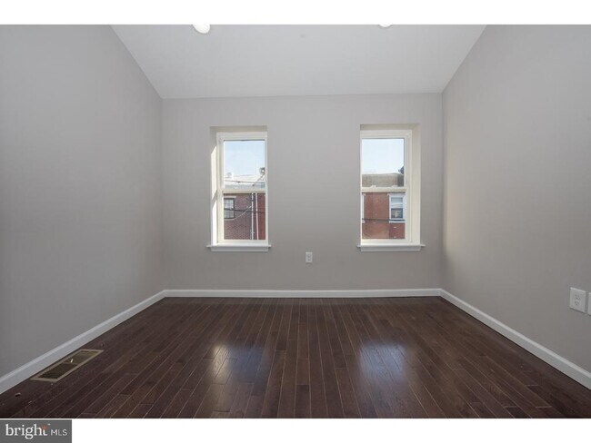 Building Photo - 437 Greenwich St