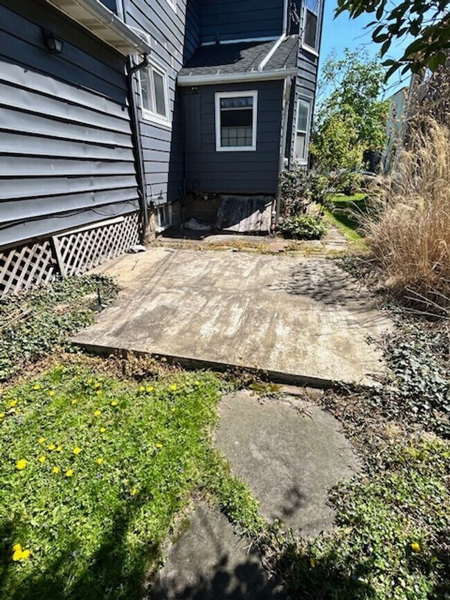 Building Photo - Spacious 2-Bedroom Apartment with Bonus Room – $850/month