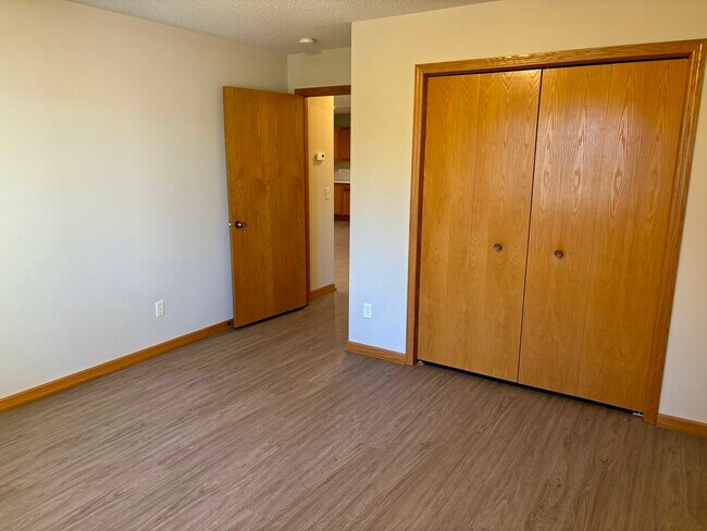 Building Photo - 323 Williamsburg Plz