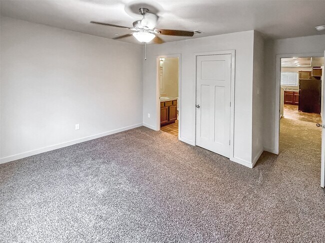 Building Photo - 10535 Mills Rd