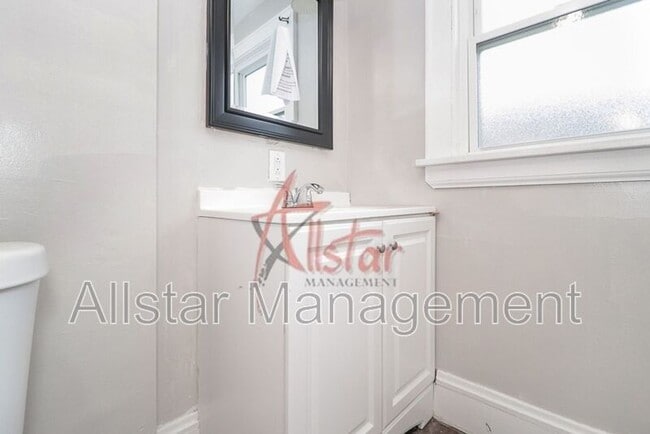 Building Photo - 488 Stanton Ave