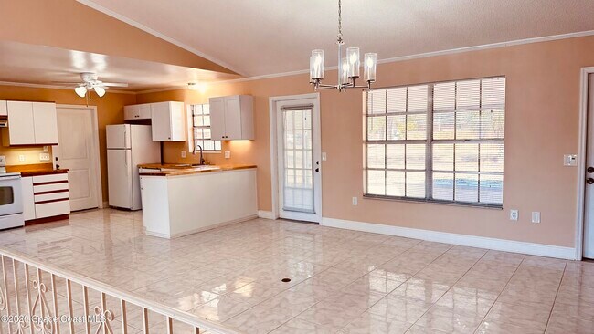 Building Photo - 301 Nesbitt St