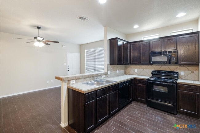 Building Photo - 290 Rosalie Dr