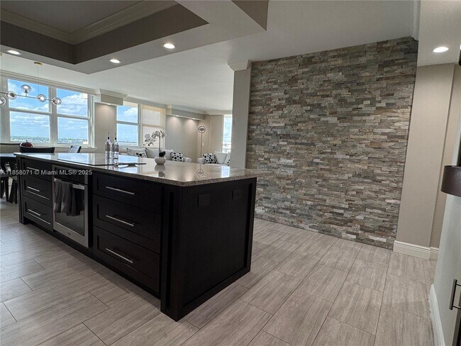 Building Photo - 5440 N Ocean Dr