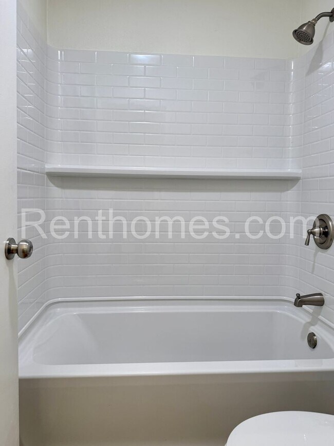 Building Photo - 9628-32 Caminito Del Feliz, Spacious Townhome in Great Community Close to UCSD!