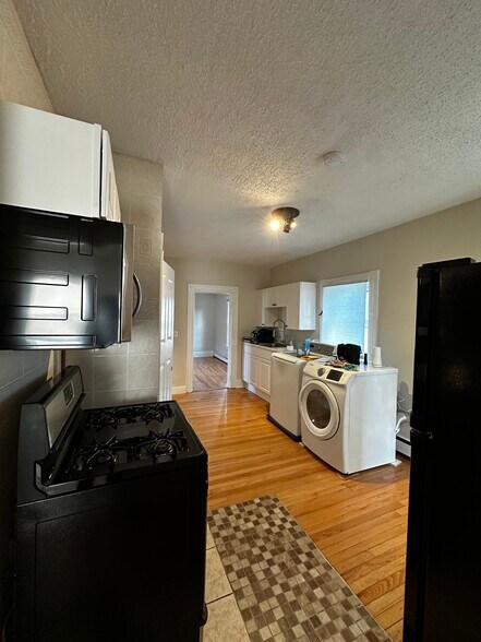 Kitchen - 11-2 Highland St