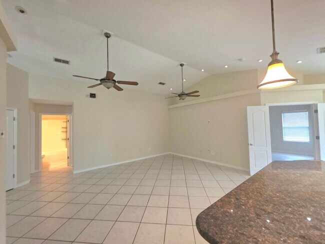 Building Photo - 3/2 Cul-de-Sac Home with Huge Fenced Yard ...