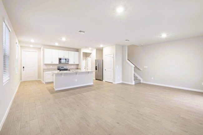 Building Photo - 491 Salisbury Cir