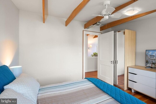 Building Photo - 1804 S Oakland St