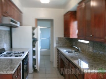 galley kitchen - 224 W Palm Ave