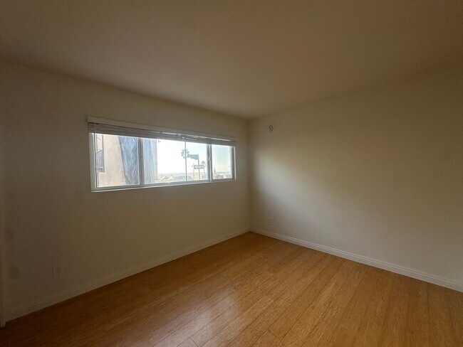 Building Photo - 21 Thornton Ave