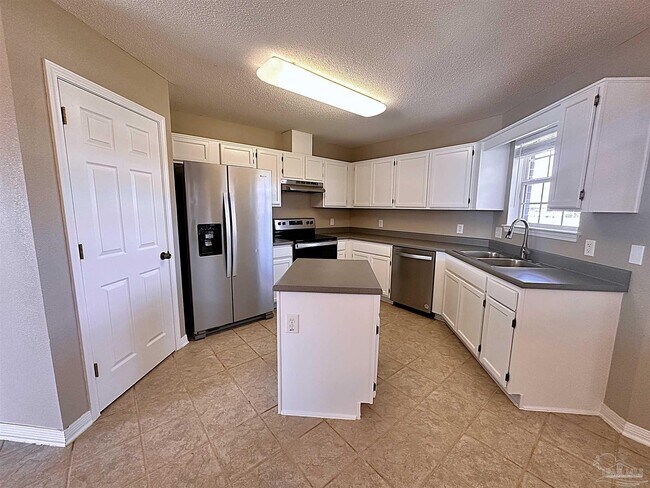Building Photo - 3329 Tiller Ct