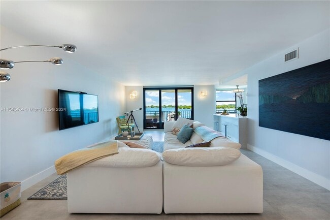 Building Photo - 12000 N Bayshore Dr