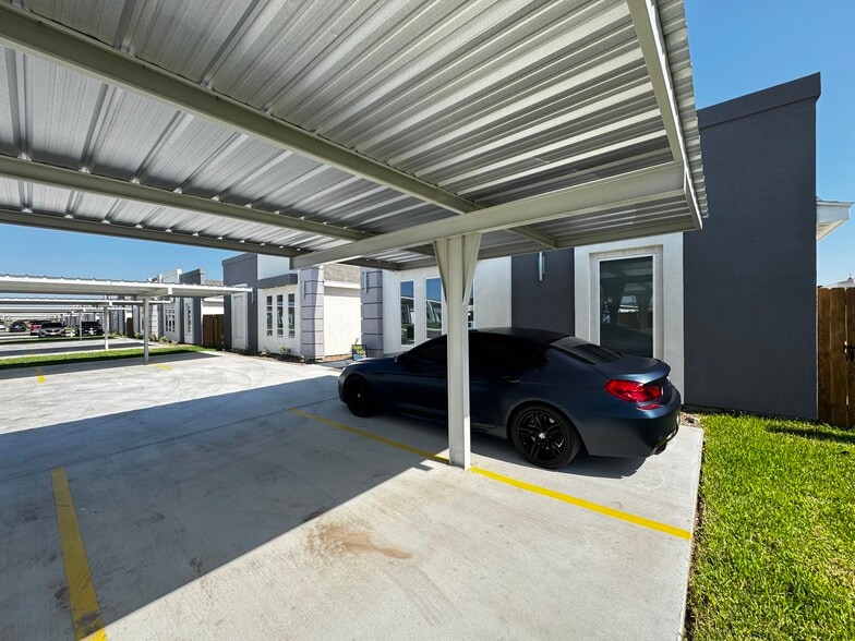 Building Photo - 4004 La Vista Ave