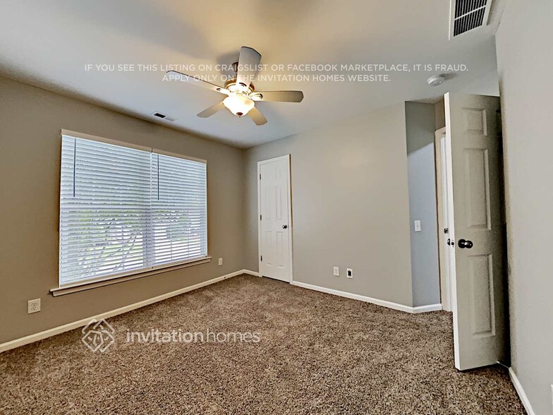 Building Photo - 5211 Bentgrass Run Dr