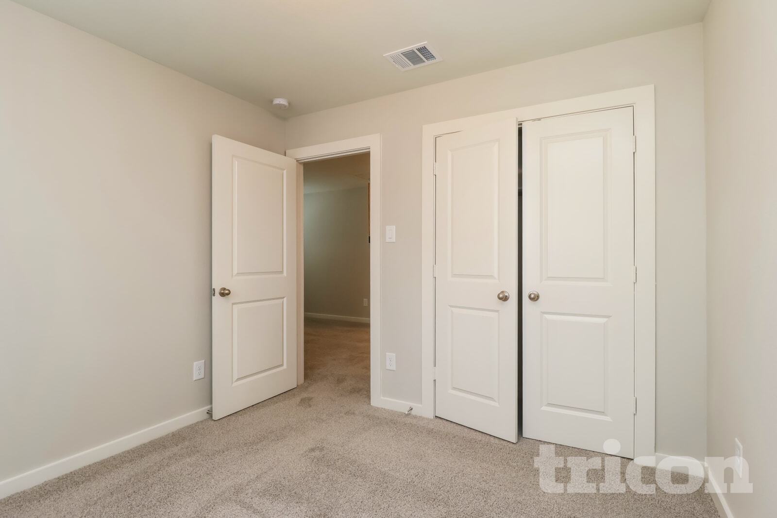 Building Photo - 9835 Willow Creek Commerce Dr