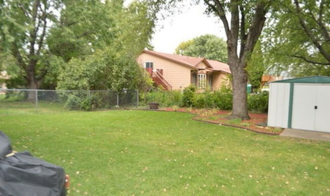 Building Photo - 1060 80th Ave N