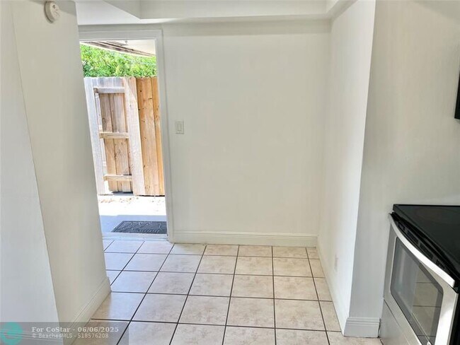 Building Photo - 2167 NE 56th Ct