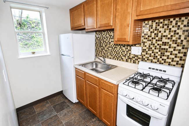 Interior Photo - JEFFERSON VILLAGE -- 077