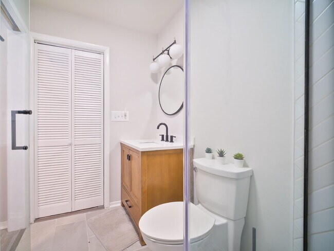 Building Photo - "Charming 2-Bedroom Retreat with Granite Elegance on Thornton Road!"