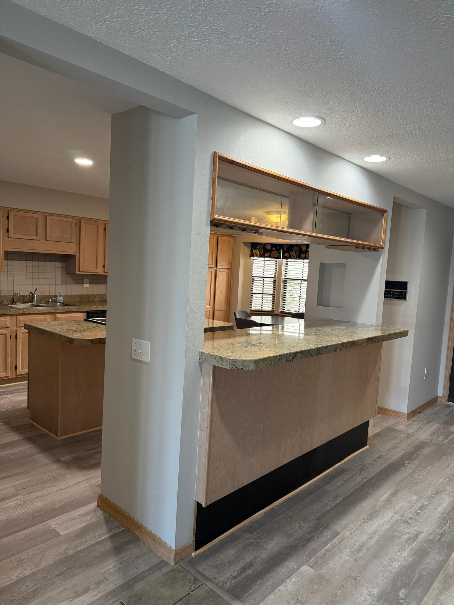 Breakfast bar - 2590 Sykes Creek Dr