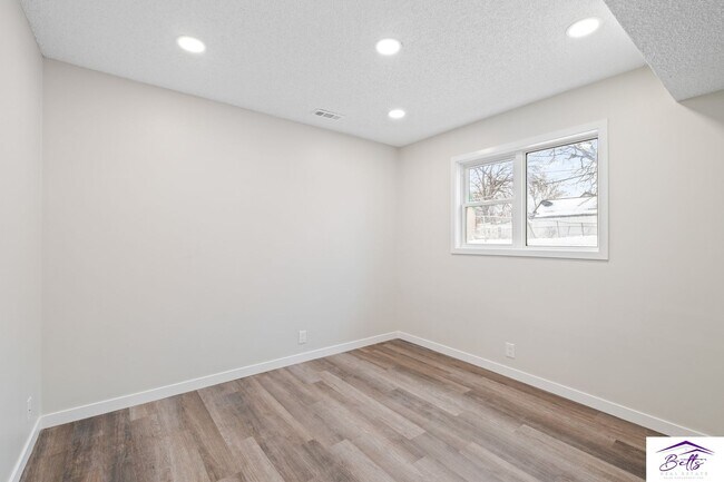 Building Photo - DUDLEY DUPLEX