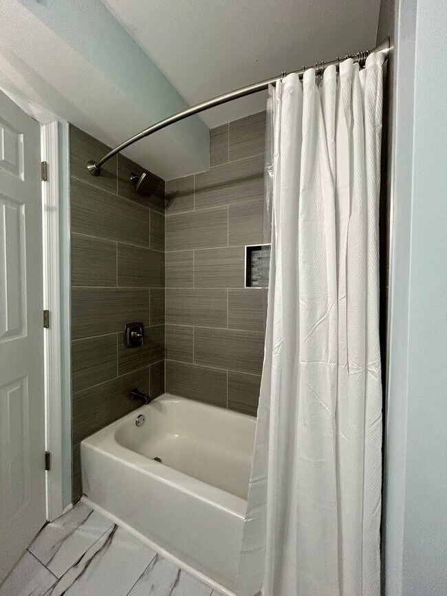 Building Photo - Fully Renovated One-Level Home in the heart of Chesterfield – New HVAC, Windows & Stunning Kitchen!