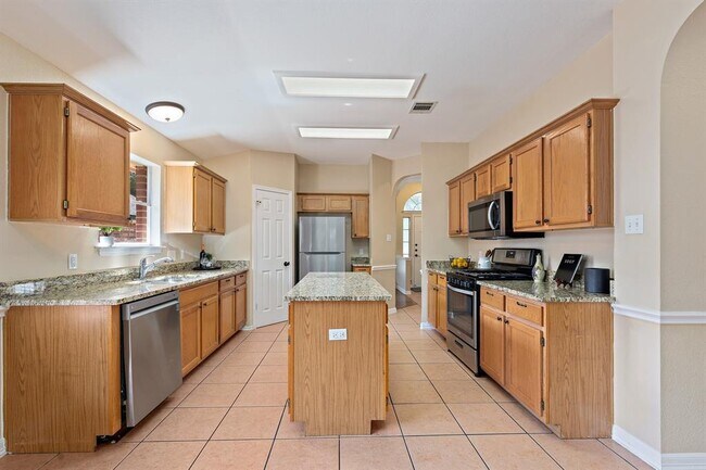 Building Photo - 1208 Lochaline Loop