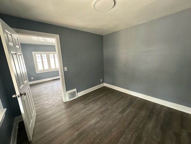 Building Photo - 1430 Gross Ave NE