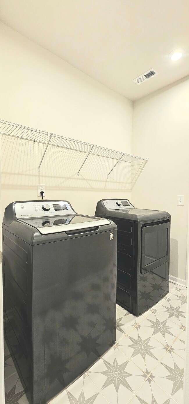 Building Photo - 904 Kinsey Aly