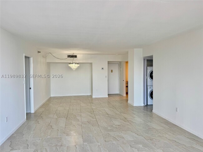 Building Photo - 20515 E Country Club Dr